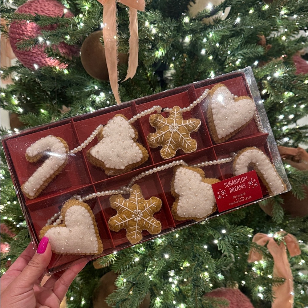 Sugarplum dreams gingerbread pearl garland 6 ft